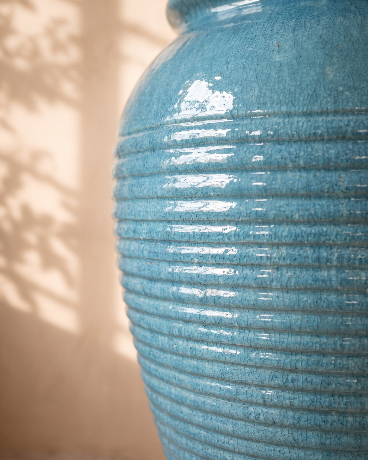 Jade Mist Glossy Pot, close-up of the glaze texture