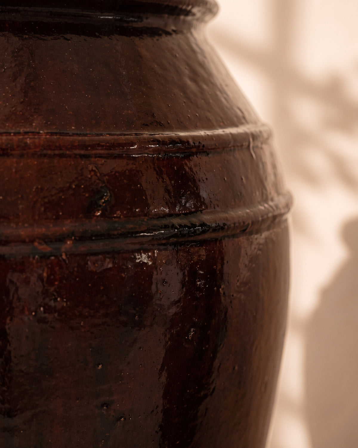 Red Blood Ribbed Pot, close-up of the glaze texture