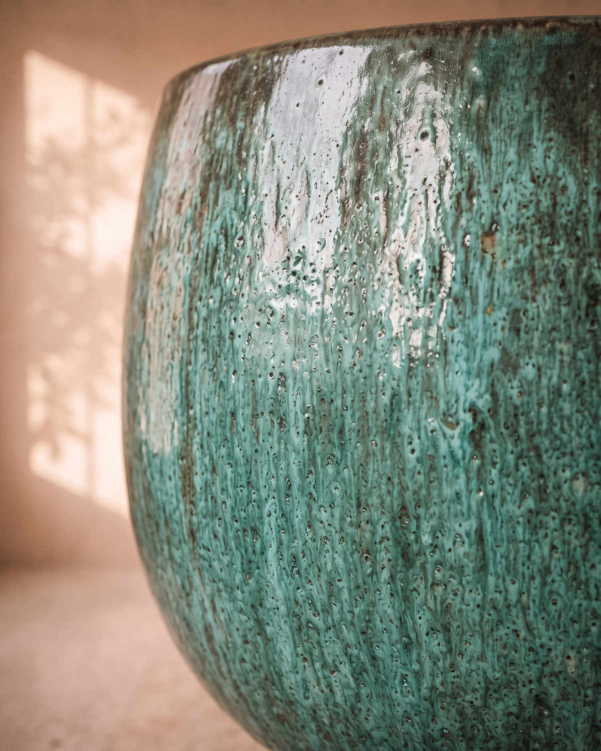 Aqua Glossy Pot, close-up of the glaze texture