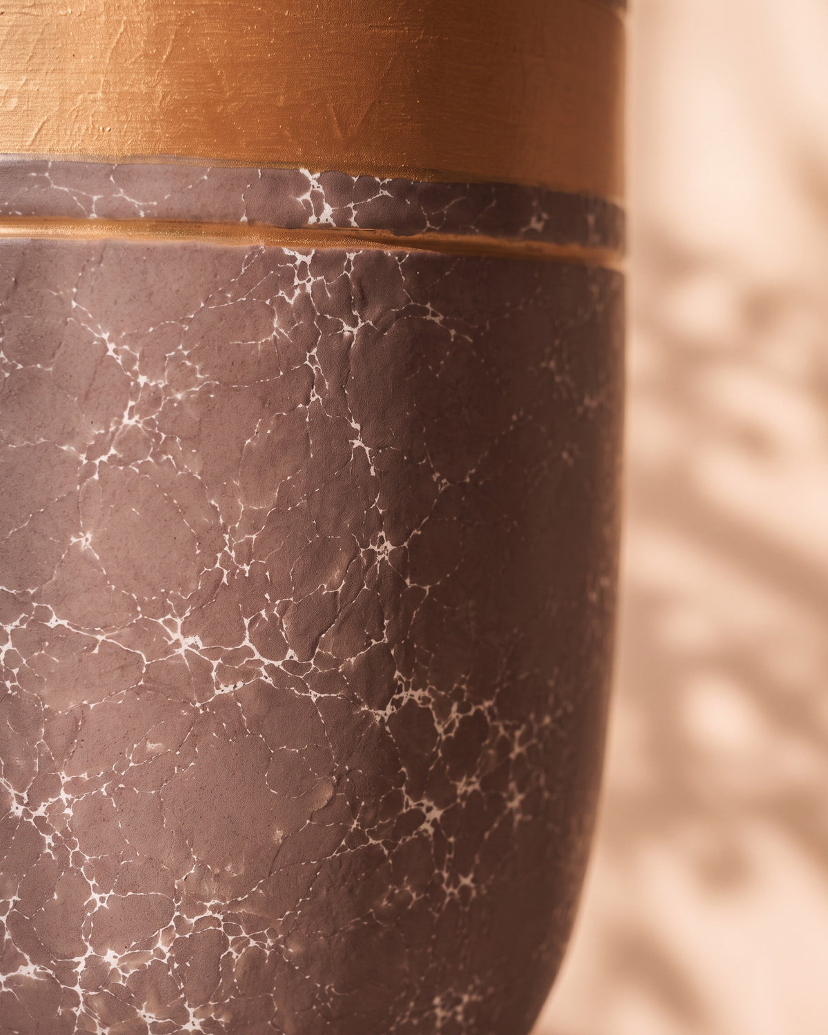 Violet Marble Pot, close-up of the surface texture