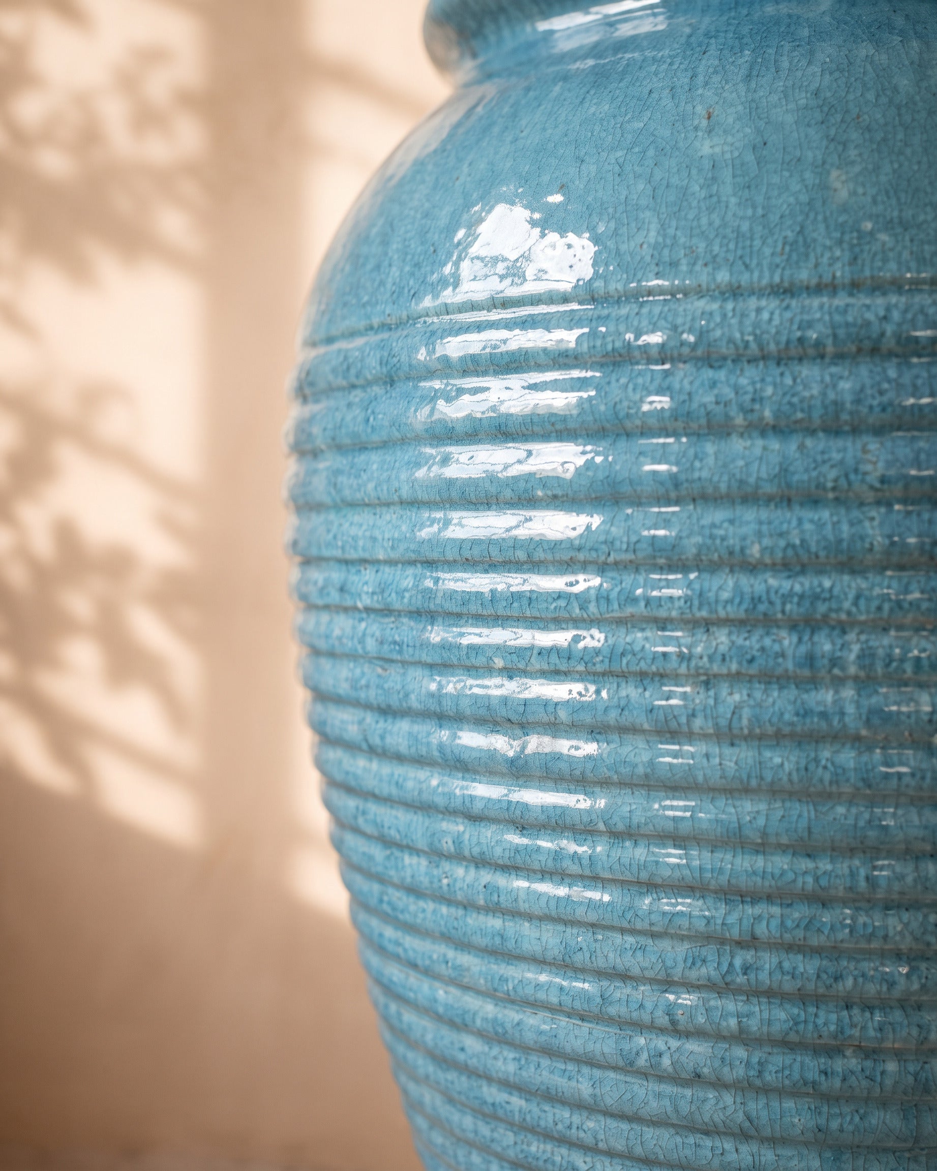 Jade Mist Glossy Pot, close-up of the glaze texture