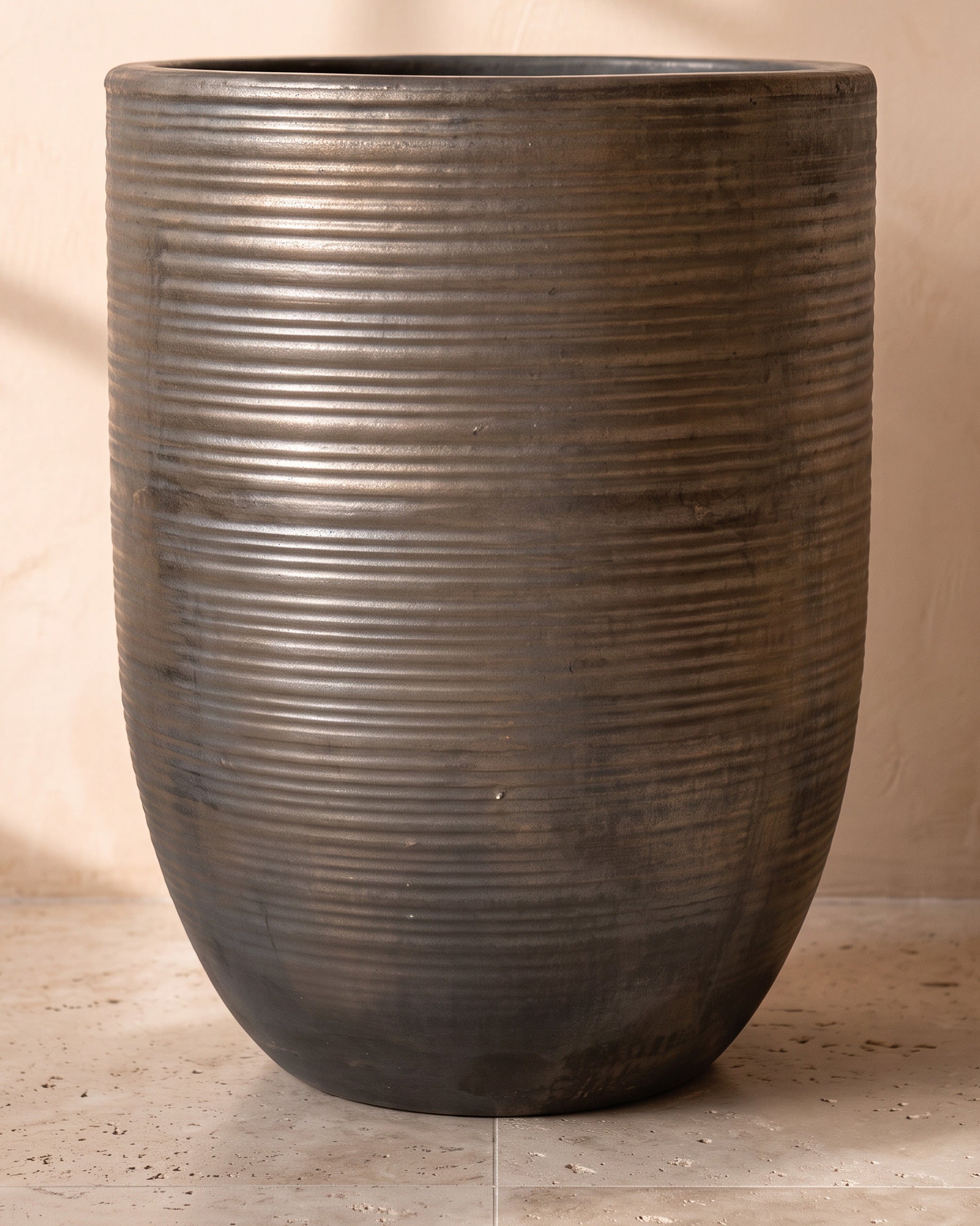 Metallic Glossy Pot, largest size, close-up of the full pot