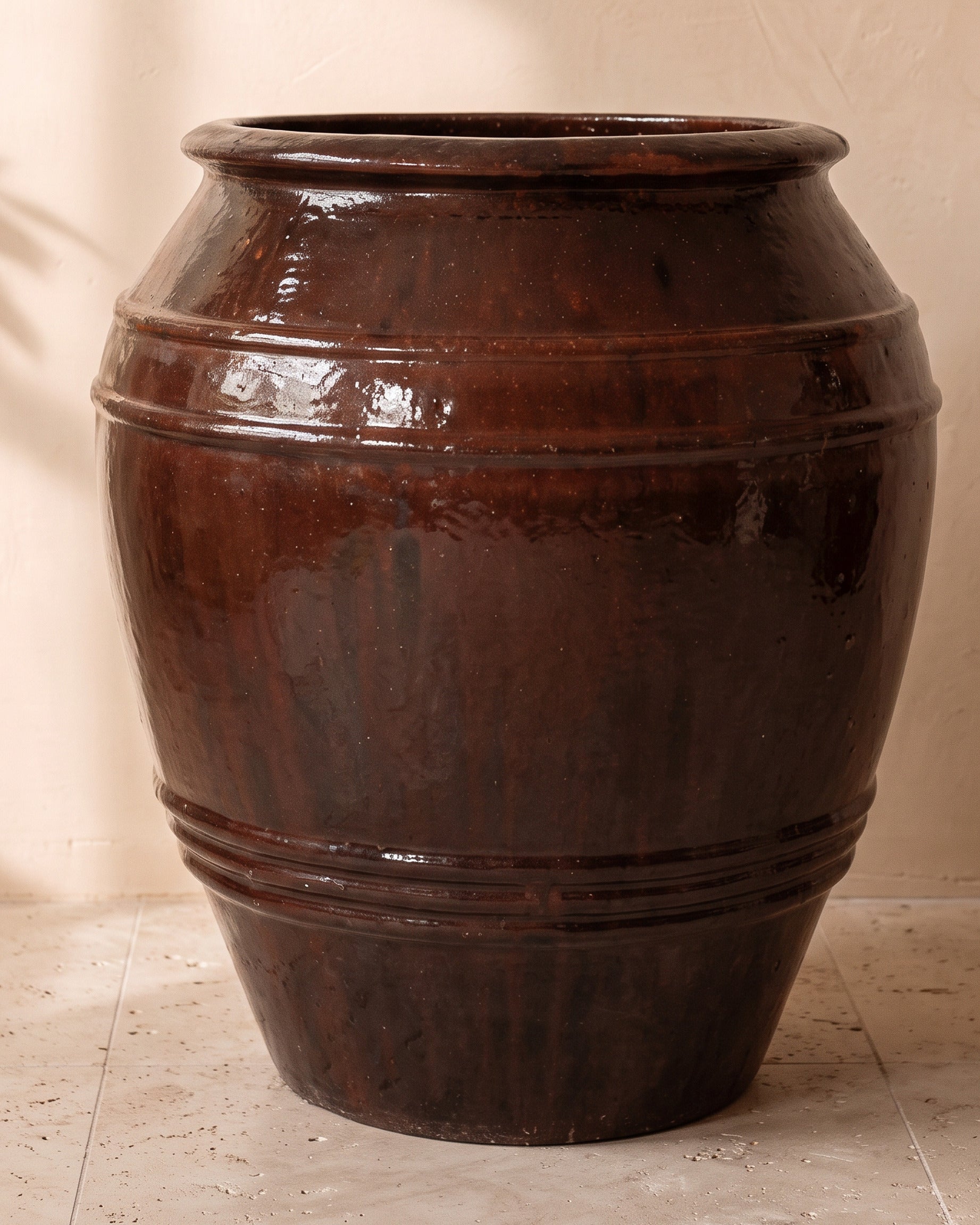 Red Blood Ribbed Pot, largest size, close-up of the full pot