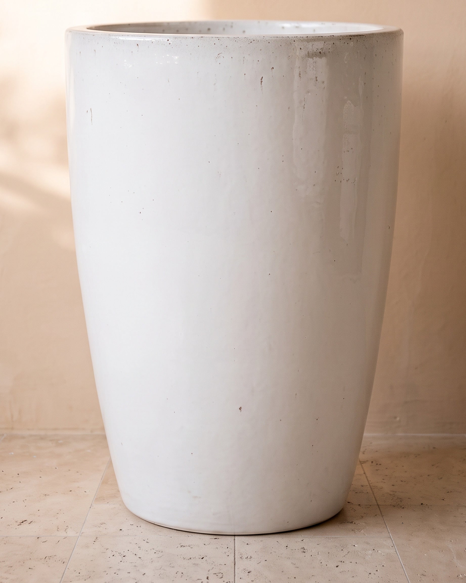 Snow White Glossy Pot, largest size, close-up of the full pot