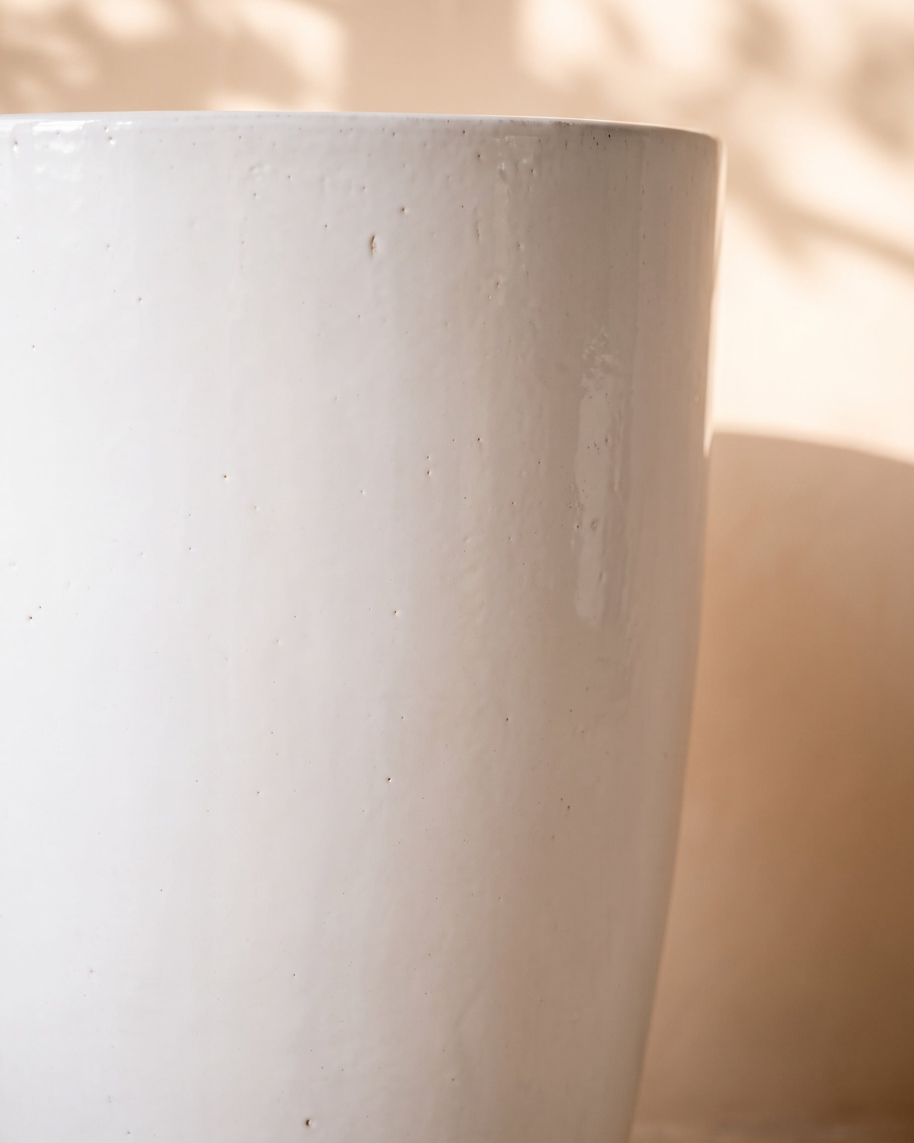 Snow White Glossy Pot, close-up of the glaze texture
