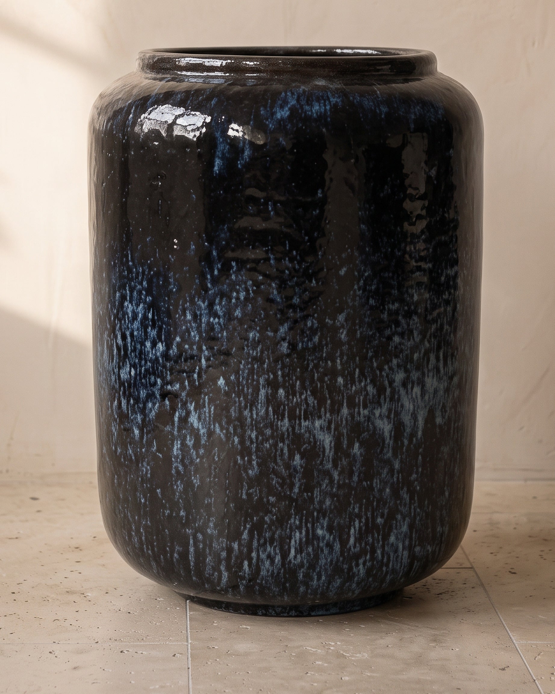 Deep Ocean Cylindrical Pot, close-up of the full pot