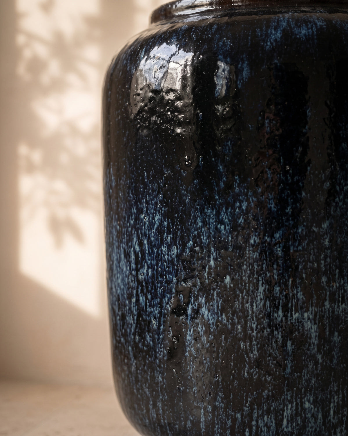 Deep Ocean Cylindrical Pot, close-up of the glaze texture