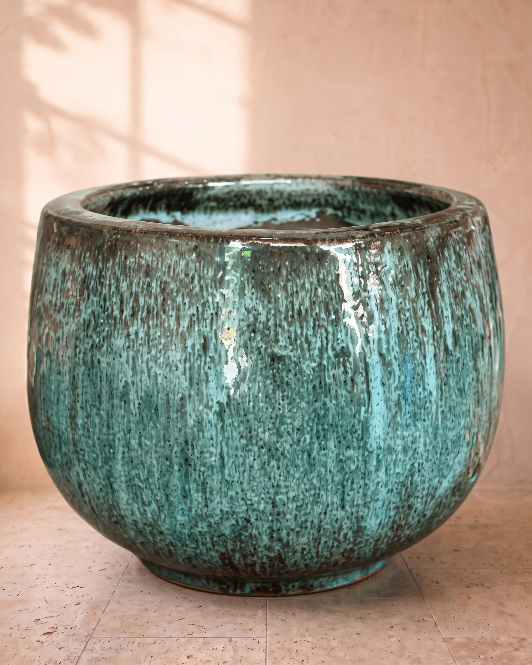 Aqua Glossy Pot, largest size, close-up of the full pot