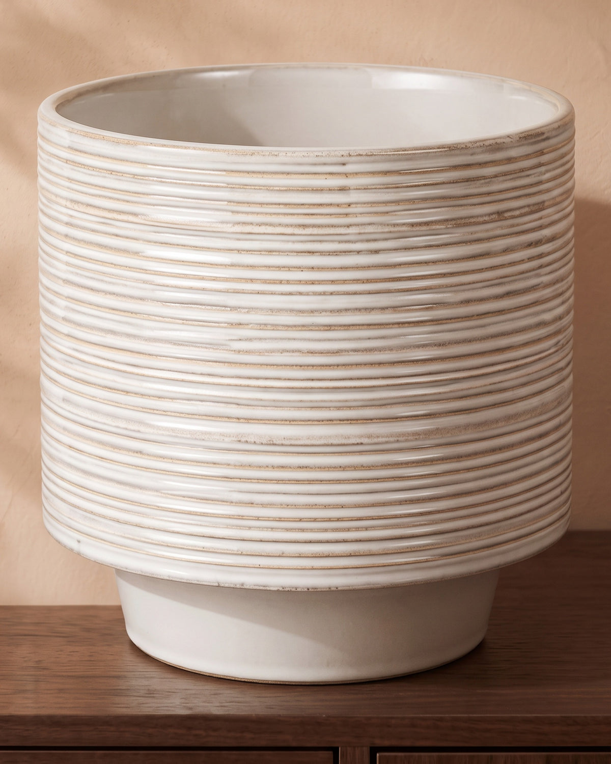 White Groove Pot, close-up of the full pot