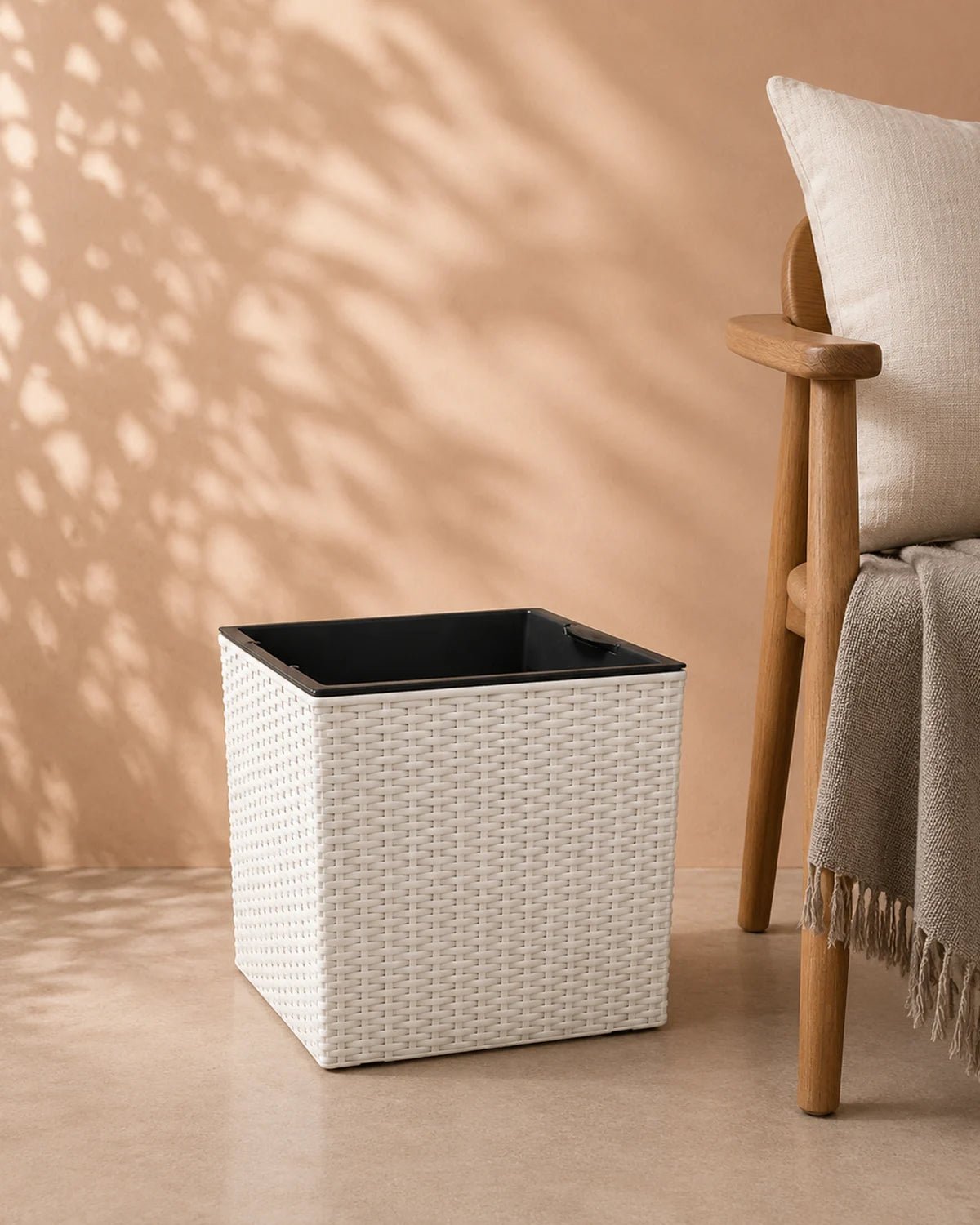 Natura Self - watering Pot - Bostan