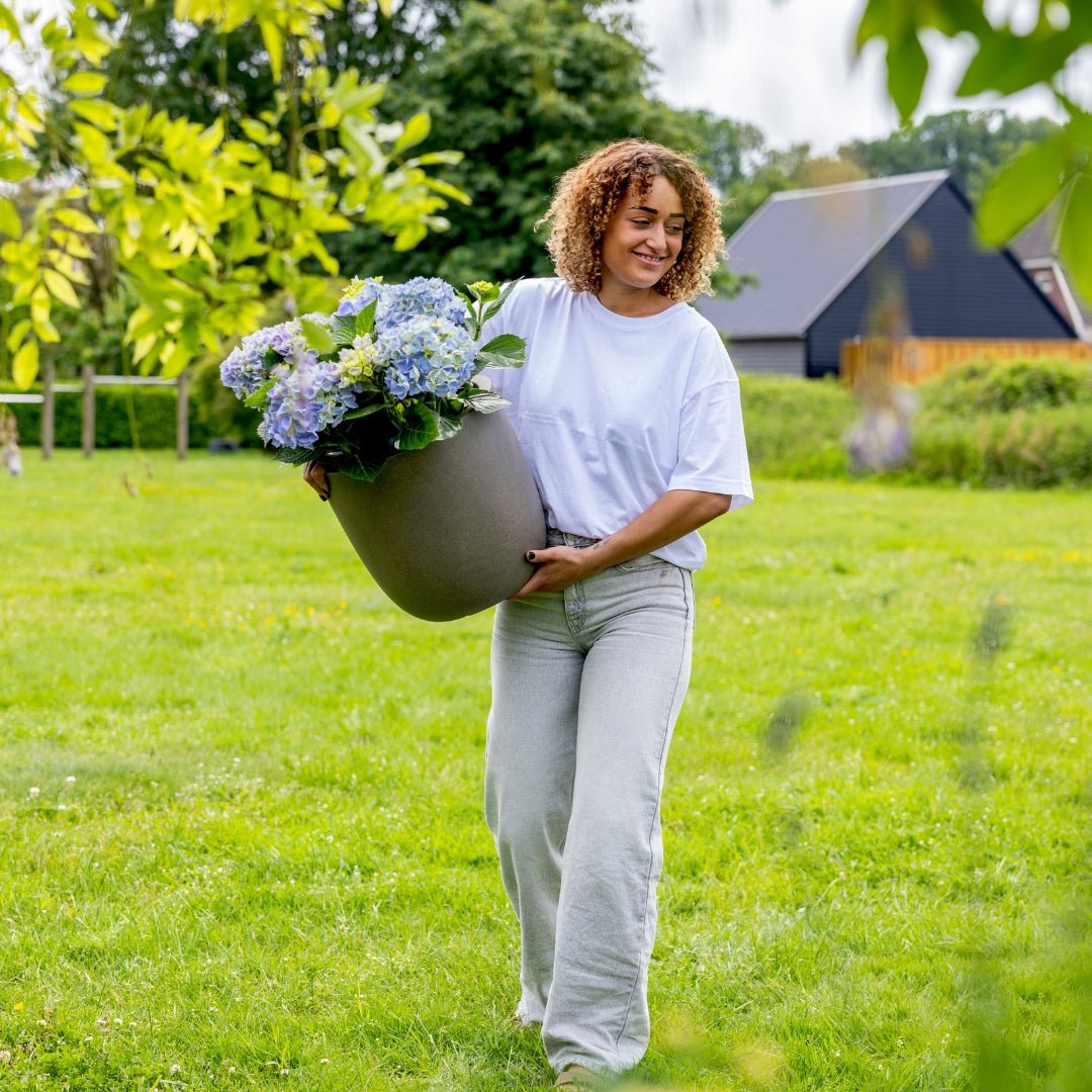 Planter Ball Smooth NL - Bostan Al Jazeera